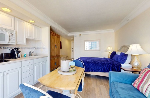 Ortona Park Condo | Cozy Oceanfront Studio w/Kitchenette & Beach Access in Daytona