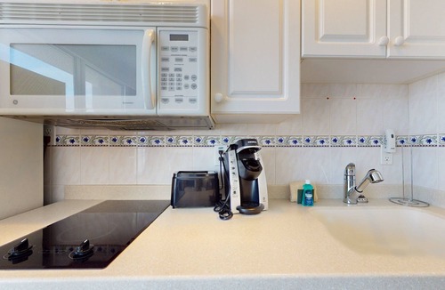 Ortona Park Condo | Cozy Oceanfront Studio w/Kitchenette & Beach Access in Daytona