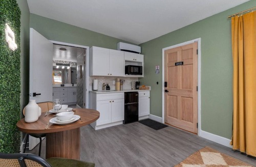 Northeast Orlando House | Cozy Orlando Studio w/Jacuzzi, Fire Pit & BBQ
