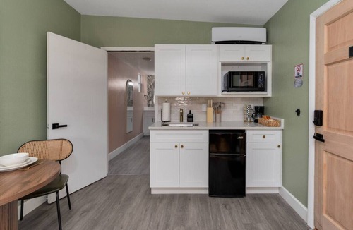 Northeast Orlando House | Cozy Orlando Studio w/Jacuzzi, Fire Pit & BBQ