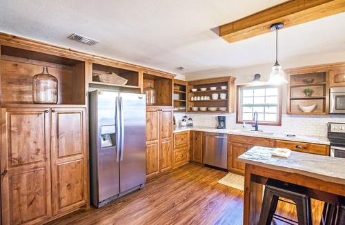 Smithville Other | Cozy & Private Smithville Retreat + Sunroom & Hot Tub
