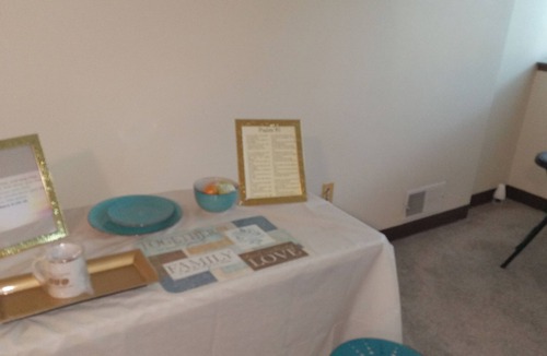 Coraopolis House | Cozy quiet place for short term or long term close to shopping areas.
