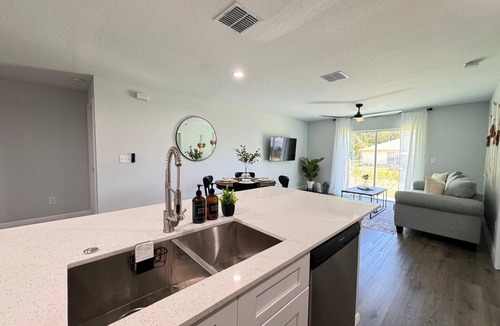 Candler House | Cozy Retreat in Ocala