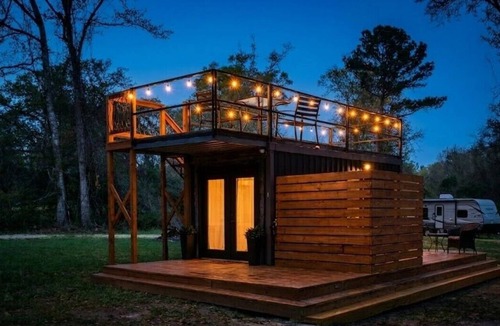 Fluker Cabin | Cozy Rooftop Container Hot Tub 13 min to Franklinton and 19 min the State Park