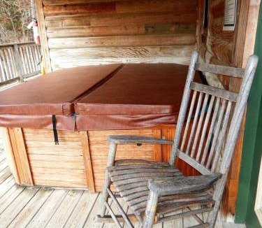 Mount Ida House | Cozy Rustic Cabin with Hot-tub and Swimming Pool in Mount Ida, Arkansas
