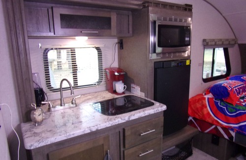 Geneva House | Cozy RV with 1 bdrm/full bath/W&D WiFi, AC in enchanting Geneva