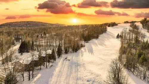 Bessemer Villa | Cozy Ski Lodge Condo I Alpen Villas at Powderhorn Mountain