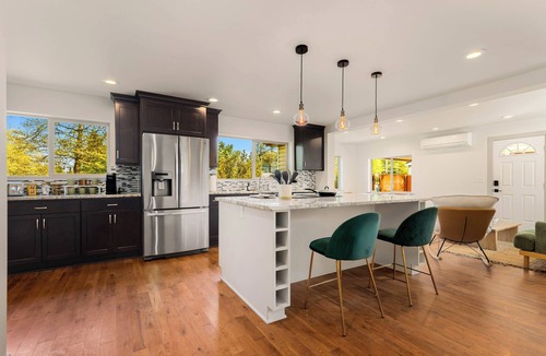 Mountlake Terrace House | Cozy & Spacious 3BR/2BA Family Home. Easy I-5 Access.