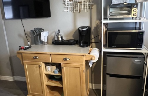 West Melbourne Apartment | Cozy Studio: 12 mins to Beach and a walk to Mall