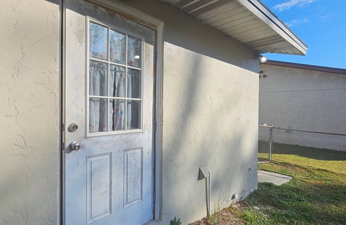 West De Land House | Cozy studio in nice DeLand with AC, WiFi