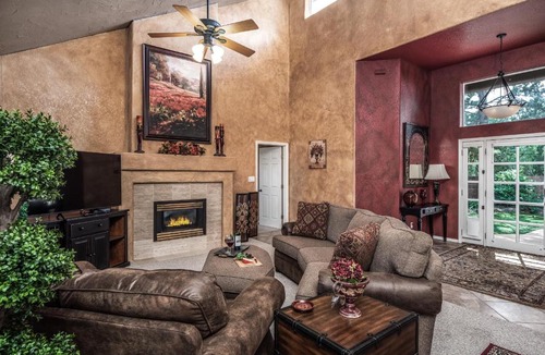 Derry Apartment | Cozy Timbers
