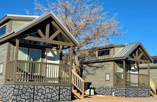 Page Cabin | Cozy Tiny Home King Room #20B