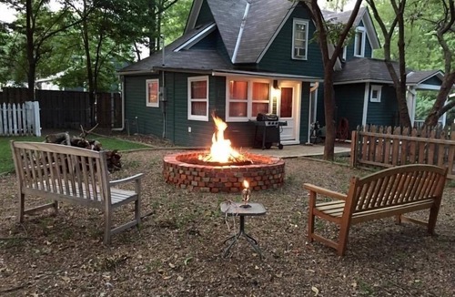 Greater Auburndale House | Cozy Treehouse Cottage - can sleep 8 with airbeds - sleeps 4 without air beds