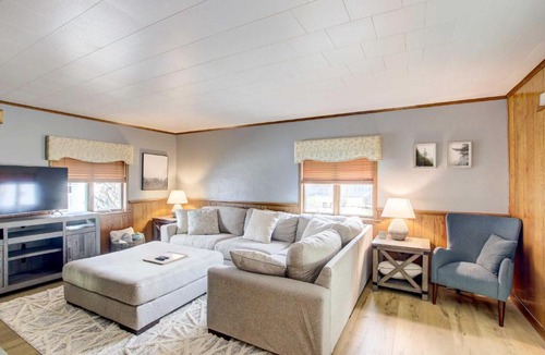 Algoma House | Cozy Wisconsin Abode: Walk to Lake Michigan!