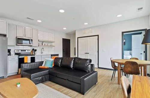 Lockerbie Square Apartment | CozySuites Mass with lounge and roof deck #9