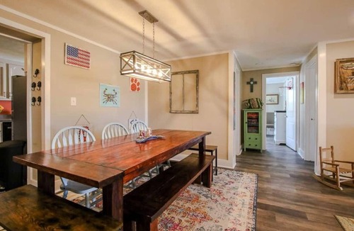 Midway House | Crabbin Cabin - Spacious, Seasonal Riverside Home