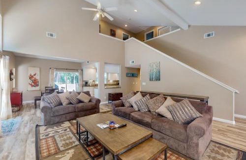 Bass Lake House | Creekside & Cozy