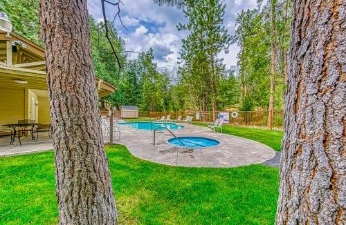 Bass Lake House | Creekside & Cozy