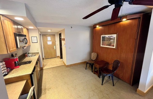 Mount Crested Butte Condo | Crested Butte Condo with King Bed, Outdoor Pool and Hot Tub