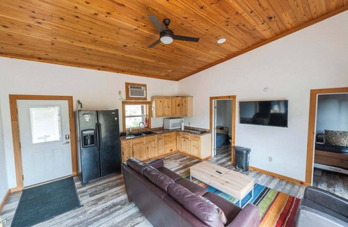 Alpine House | Crystal Mountain Cabin PLUS Bunkhouse. TWO Houses