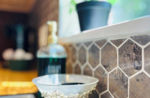 Wayne House | Culinary Kitchen, 65” Tv, Pet friendly, WiFi, Quiet, Convenient, CoveredParking