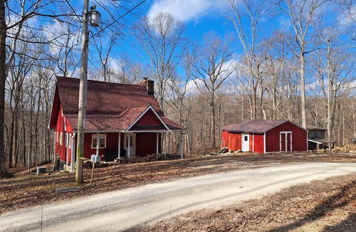 Freedom House | Cute and cozy cabin with 2 bedrooms in peaceful Gosport Indiana.