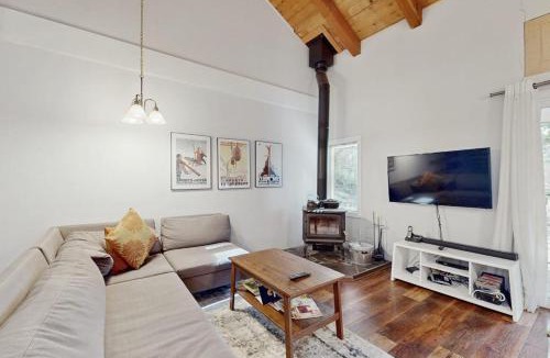 Carnelian Woods House | Cute condo with shared pool hot tub and tennis