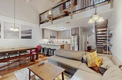 Carnelian Woods House | Cute condo with shared pool hot tub and tennis