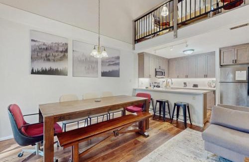 Carnelian Woods House | Cute condo with shared pool hot tub and tennis