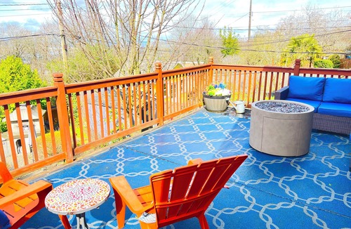 Mid-Beacon Hill House | Cute Cottage with Hot Tub near Lumen Field and T-Mobile Park