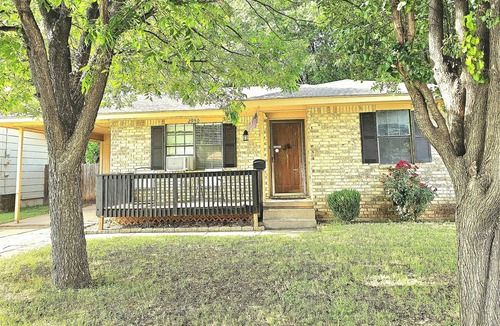 Wichita Falls House | Cute little 2 bedroom in Faith Village with backyard deck