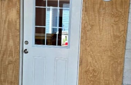 Holly Hill Cottage | CUTE PRIVATE 1 BEDROOM HOUSE 1.5 MILES FROM BEACH