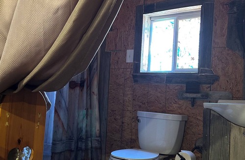Medicine Park Cabin | Cute Shack in Medicine Park, OK Pet Friendly. Just a short walk to downtown