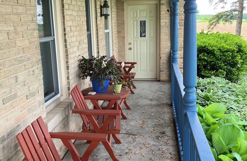 Tisch Mills House | Cute upper unit in the country 21 miles from Green Bay and NFL 2025 draft!