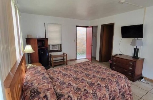 La Salle Hotel | Daniel's Motel