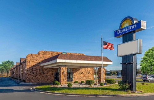 Anderson Hotel | Days Inn by Wyndham Anderson IN