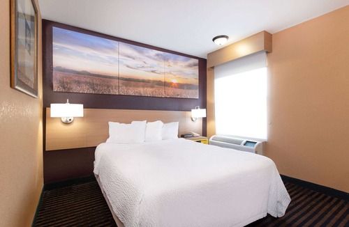 Anderson Hotel | Days Inn by Wyndham Anderson IN