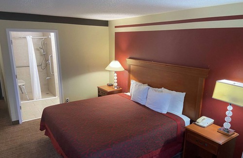 Shawnee Hotel | Days Inn by Wyndham Shawnee