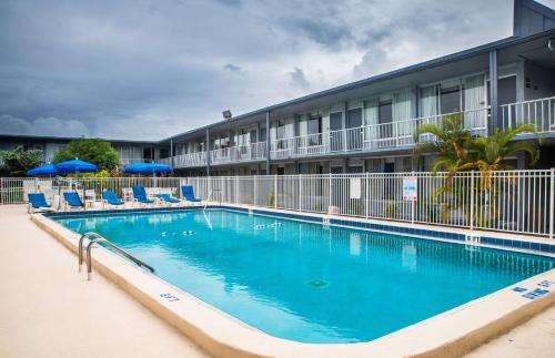 Stuart Hotel | Days Inn by Wyndham Stuart