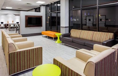 Orlando Hotel | Days Inn & Suites by Wyndham Orlando Airport