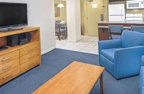 Daytona Beach Villa | Daytona Beach | Beach Days | Pool & Boardwalk | 2BR Lockoff