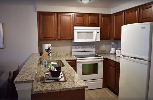 Seabreeze Historic District Resort | Daytona Beach Speedway 2-bedroom deluxe
