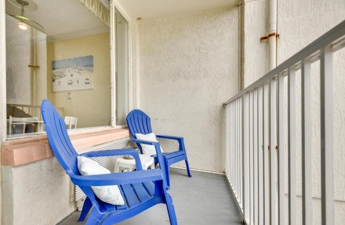 Lenox Park Apartment | Daytona Beach Studio w/Private Lanai 1 Mi to Pier