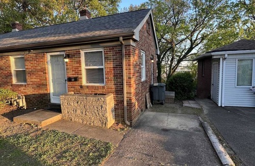 Evansville House | Deaconess Gateway 3 miles, Quiet, Open, 1BDRM, Private Parking & More!