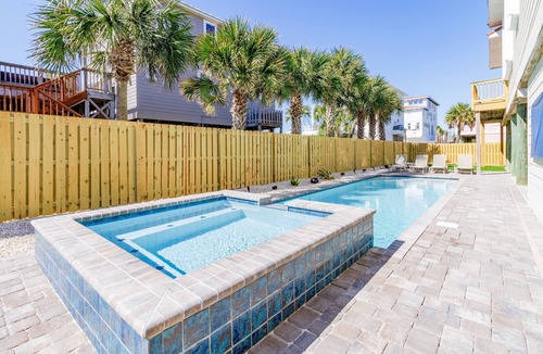 Villa Primera House | Del Sol-Outdoor Oasis with Pool and Hot Tub