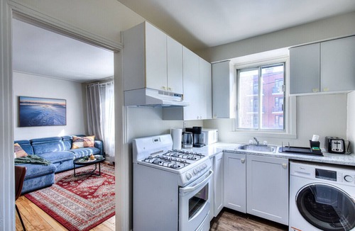 Cote-Des-Neiges—Notre-Dame-De-Grace Apartment | Delightful Style & Comfort in Montreal! Sleeps 4!
