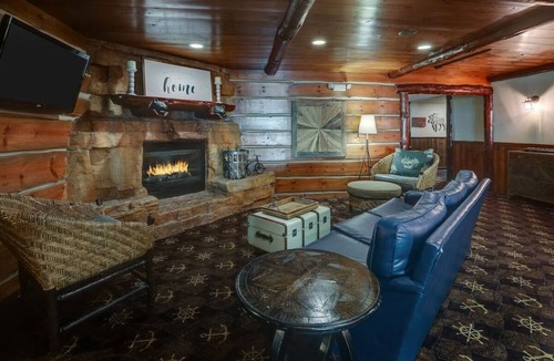 Peoria Hotel | Deluxe 2 Double Beds in Stoney Creek Peoria! Free Breakfast Stay by the I-74