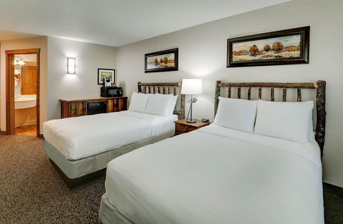 Johnston Hotel | Deluxe 2 Double near I-35 in Johnston! Stoney Creek, Free Breakfast | 2 Units