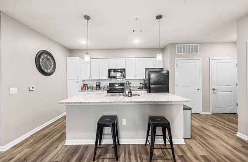 Melbourne Condo | Deluxe and Spacious Condo w/Pool, Gym and Laundry