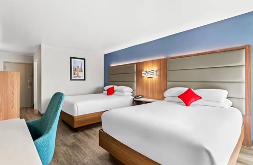 Cheyenne Hotel | Deluxe Two Queen Beds | Modern Room Near Wyoming State Capitol with Pool